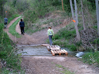 Creuant la riera de Clarà a prop del Molí de Casancots