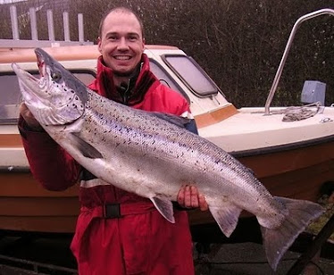 Dennis med fetlax från Vänern på 10,5Kg