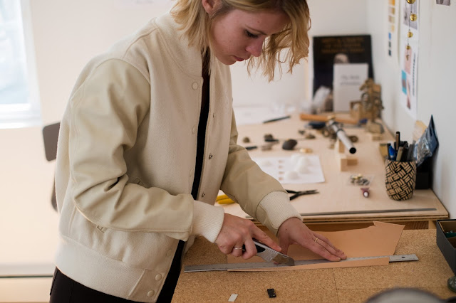 As a part of the on-going partnership with British publication Jocks&Nerds, and American watchmakers, Shinola, the Community of Craft series sees a brand new pop-up with Bicycle Bell maker, Jess Fügler. 