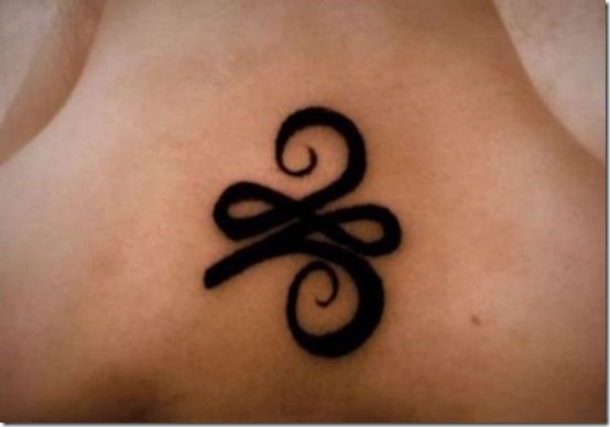 de_minuscules_noir_symbole_de_tatouage_pour_les_filles