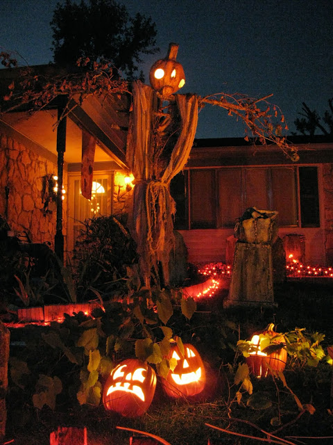 http://ext.homedepot.com/community/blog/amazing-diy-halloween-yard-decorations/?crlt.pid=camp.GVnJ22LxC0FW