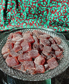 Food Lust People Love: For fans of those chewy little candies called wine gums, this is a Christmas version, full of the spicy flavors of mulled wine with cloves and cinnamon and nutmeg along with apple, pear, orange and lemon. Bonus: Your house smells divine as the fruit cooks down. Make these mulled wine fruit gums today!