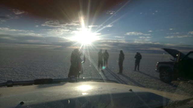 Sonnenaufgang auf dem Salar de Uyuni