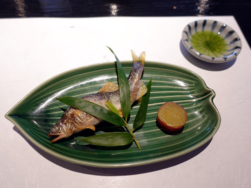 Gion Mametora 衹園豆寅 [Kyoto, JAPAN] - traditional Japanese tatami restaurant Hanami-koji Street (花見小路) “Mame-zushi” box small round size sushi for Maiko, apprentice geisha