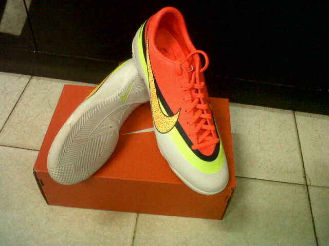 Sepatu Futsal Nike Mercurial Victory IV CR IC - White Volt 