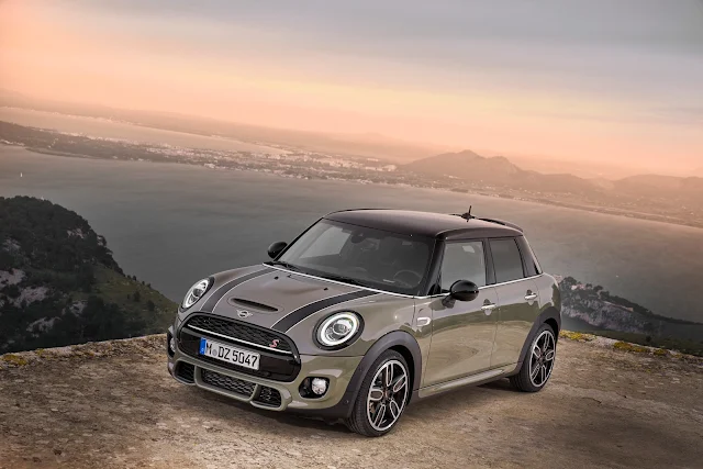 MINI apresenta novos Cabrio e Hatch em Pequim