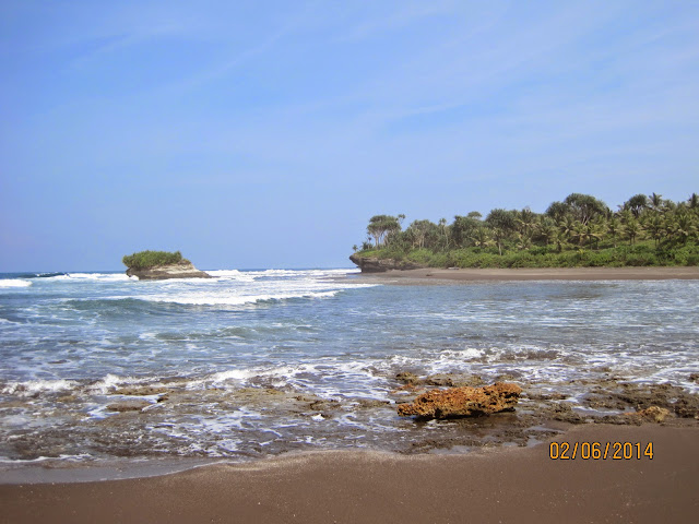 Objek Wisata Pantai Keusik Luhur Pangandaran