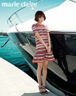 Kong Hyo Jin Korean Famous Actress Sexy Skirt Photo 15