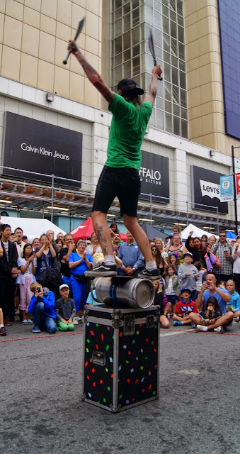 Scotiabank BuskerFest downtown Toronto 2014, Street Performers, performances, buskers, art, culture, festival, melanie.ps, the purple scarf, ontario, canada, eplilepsy, charity, entertainment, world,hat, fire, acrobats, music,