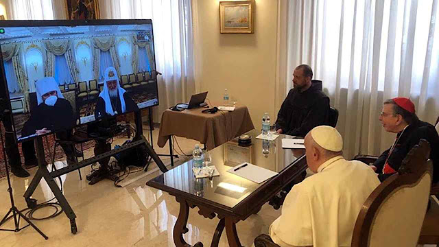 O Papa Francisco na guerra mantém cálido diálogo com um pregador da massacre dos ucranianos