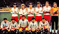 SELECCIÓN DE POLONIA - Temporada 1985-86 - Ryszard Komornicki , Waldemar Matysik, Dariusz Dziekanowski, Władysław Żmuda, Roman Wójcicki,  Józef Młynarczyk; Marek Ostrowski,  Andrzej Buncol, Zbigniew Boniek, Włodzimierz Smolarek, Krzysztof Pawlak - POLONIA 1 (Dariusz Dziekanowski) ITALIA 0 - 16/11/1985 - Partido internacional amistoso - Chorzow, Polonia, estadio Slaski