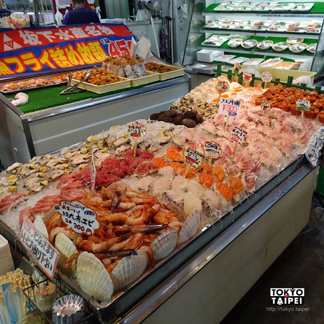 【糸滿市物產中心遊食來】沖繩南部超讚魚市場　銅板價生熟食海鮮吃不完