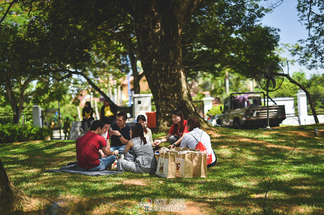 Picnic under the shade