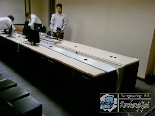 Kontraktor Interior - Meja Kantor dilengkapi LAN dan arus listrik