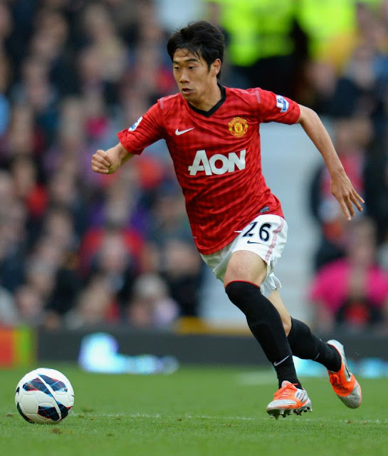 Image wallpaper hd widescreen desktop background Shinji Kagawa action on the field for the red devils 2