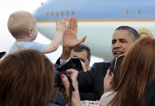 funny obama playing with baby 2013