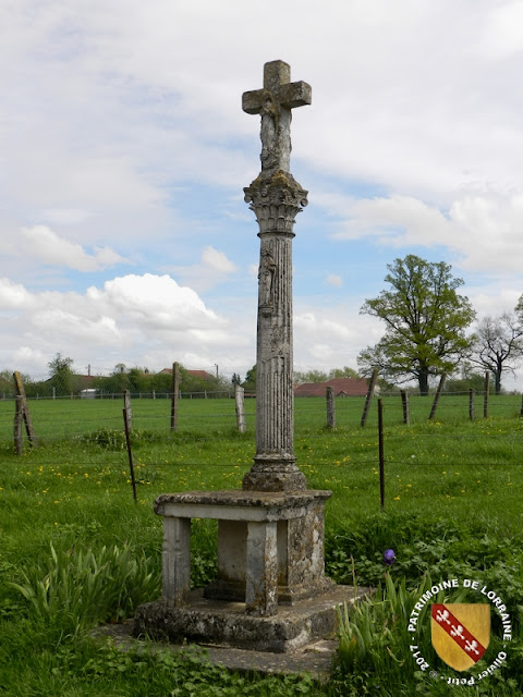 VITREY (54) - Croix-calvaire de Messipierre (1734)