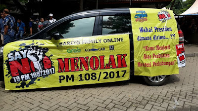 Mengenal aturan pemerintah soal ojek dan angkutan taxi online. PM 108 tahun 2017