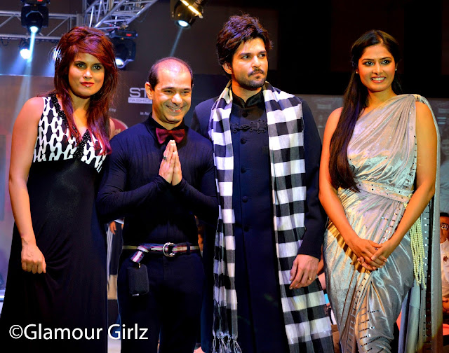 Arya Banerjee, Rakesh Bapat &  Priyanka Shah along with the very talented designer.