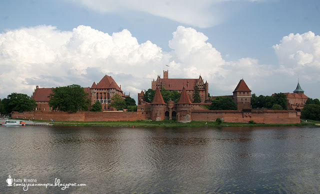 Zamek w Malborku widok, zamek w Malborku nad rzeką Nogat 