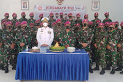 Wujud Rasa Syukur Pada Puncak Peringatan Hut Ke-76 TNI, Yonmarhanlan I Adakan Potong Tumpeng