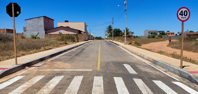 Prefeitura entrega mais uma rua pavimentada em Paramirim 
