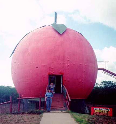 orange2A O maior armário do mundo e outras gigantices esquisitas