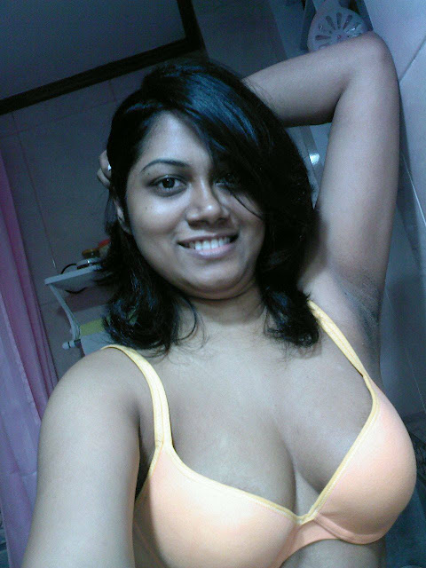 Big Boobs Indian Aunty Selfshot - Desi Indian Aunty Pics