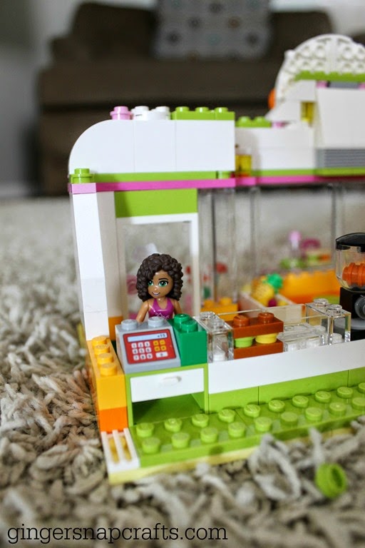 girls playing legos