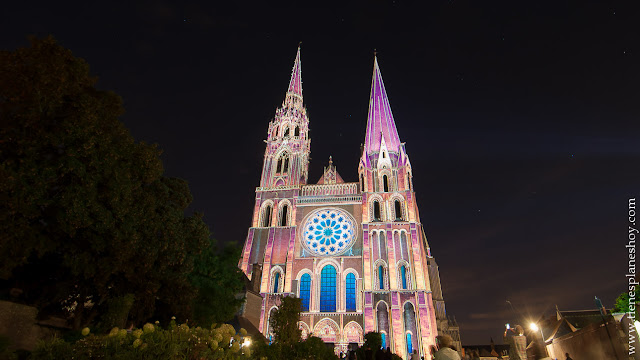 Catedral Chartres iluminada viaje Francia en coche roadtrip diario