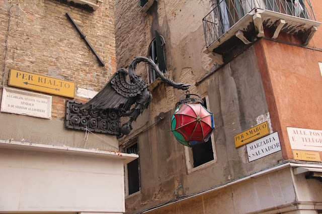 Helpful signs directed us towards the Rialto and San Marco areas of Venice.