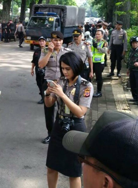 Hebooh Polwan Cantik di Bandung