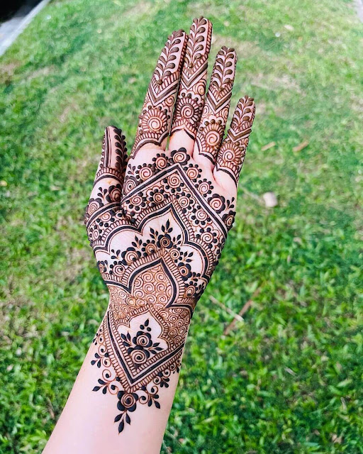 Stylish Arabic Mehndi Design