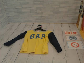 中古品　子供服　９０㎝　ＧＡＰ　長袖Ｔシャツ　１００円