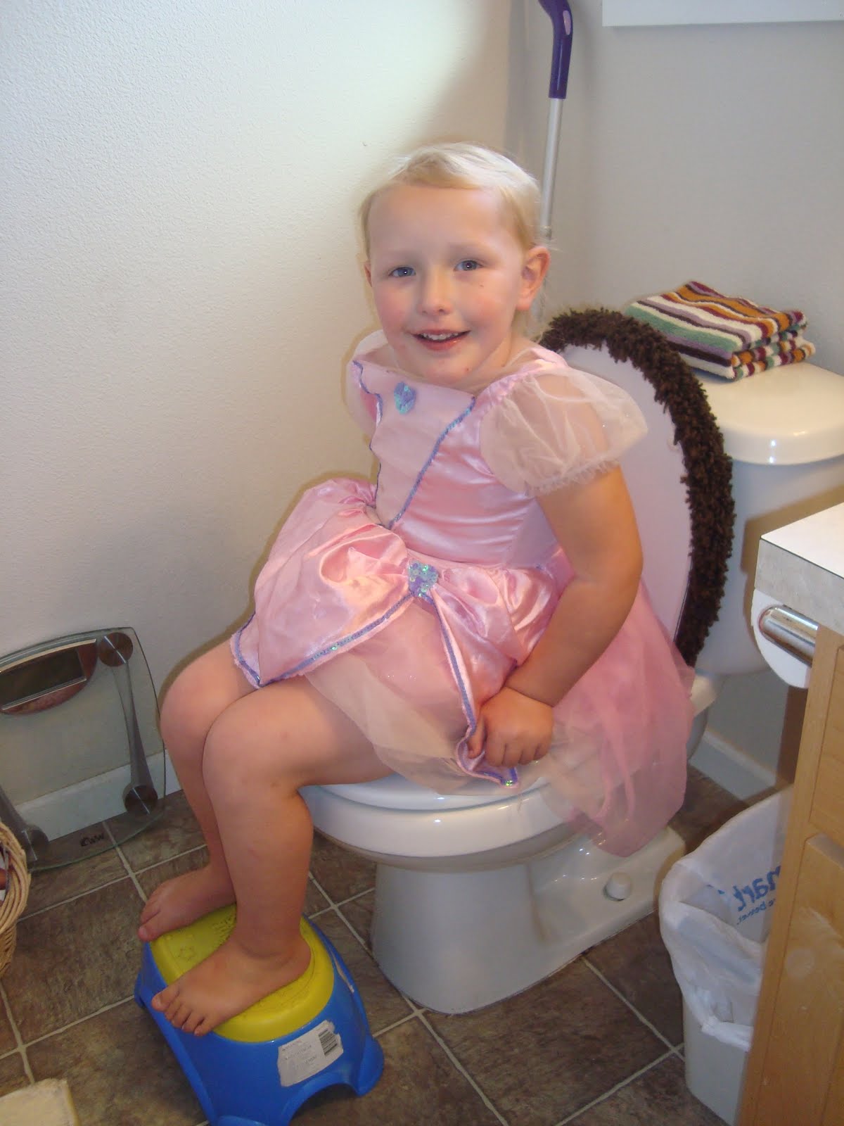 What age to start potty training a little girl, kid toilet seat, potty 