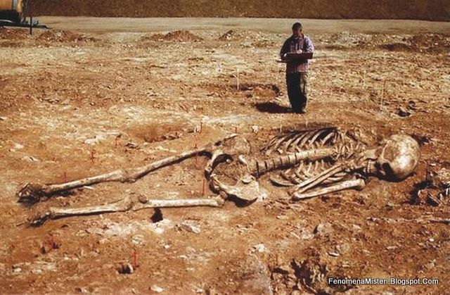 Manusia Raksasa, Sebuah Temuan Fosil Manusia Raksasa Yunani?