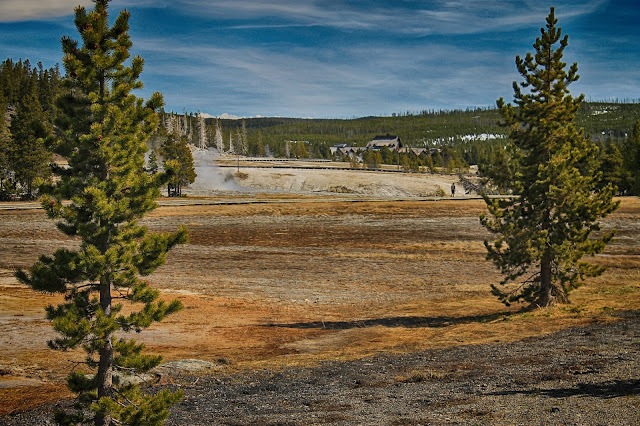 Yellowstone National Park Wyoming Idaho Montana geology travel field trip bison buffalo elk river geyser copyright RocDocTravel.com