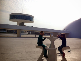 Asturias con niños: Cantando y contando en el Niemeyer