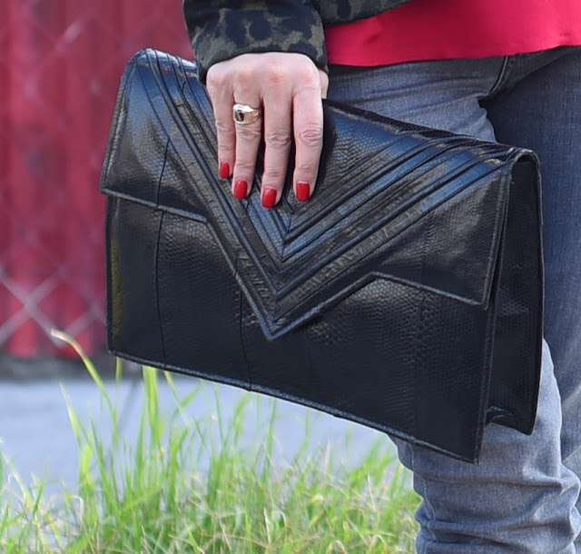 Vintage black clutch