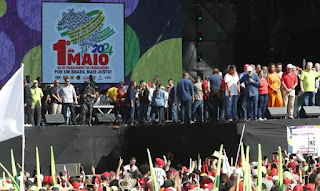  Em ato do 1º de Maio, Lula sanciona lei que reajusta tabela do Imposto de Renda