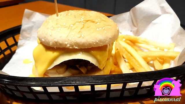 teaspoon cafe Cheesy mushroom burger 