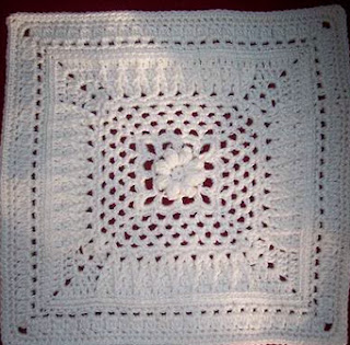 http://translate.googleusercontent.com/translate_c?depth=1&hl=es&rurl=translate.google.es&sl=en&tl=es&u=http://qualitycrochet4fun.blogspot.com.es/2008/12/winter-rose-sampler-square-pattern-free.html&usg=ALkJrhjISGuZQgYBb-tOsxKBTV4p5m633Q