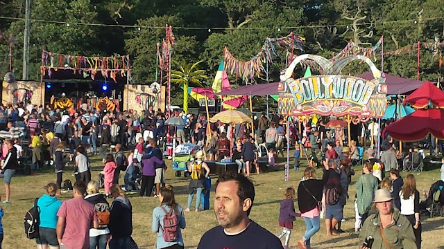 camp bestival crowds 