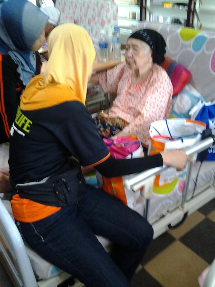 Rahimah Els: Misi amal Rumah Orang Tua Al-Ikhlas July 2012