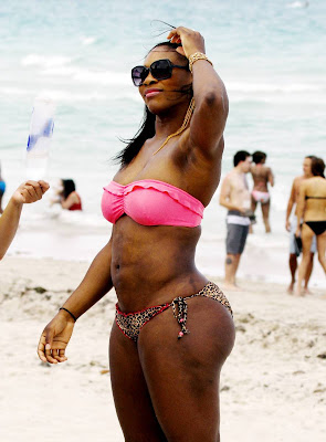 Booty Serena Williams in sexy candid bikini at Miami beach - pic 1