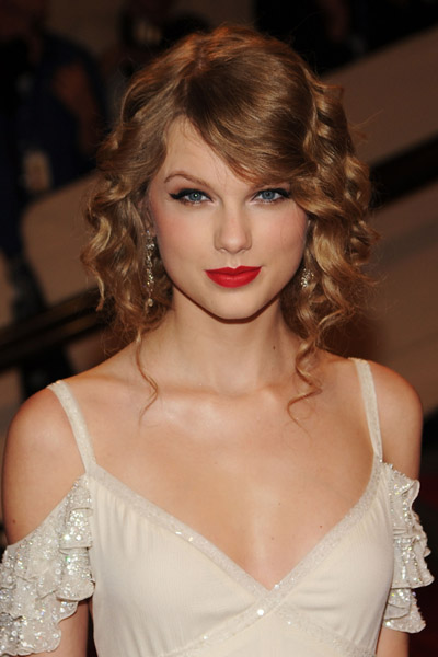 taylor swift, taylor swift latest short hairstyle photos, taylor swift latest short hairstyle photo, taylor swift latest short hairstyle picture, taylor swift latest short hairstyle pictures