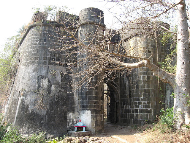 Entrada do Forte de Bassein, também conhecida como Vasai.