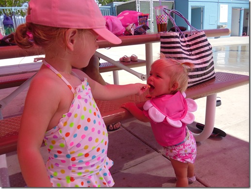 Spray Park w Liv & Abi 019