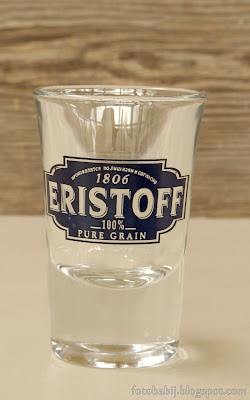 http://fotobabij.blogspot.com/2015/05/kieliszek-reklamowy-eristoff-vodka.html