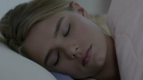 El lago azul: El despertar 2012 pelicula en español